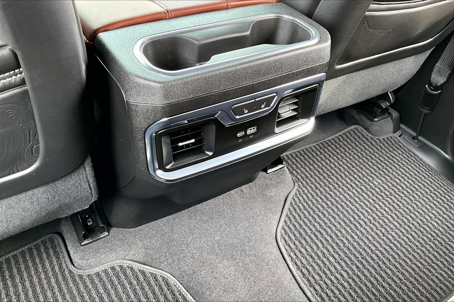 Used 2024 GMC Sierra 2500 Denali Ultimate image 25