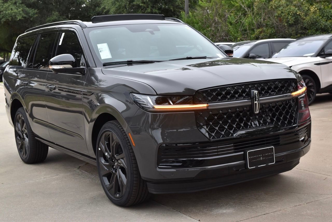 New 2026 Lincoln Navigator Black Label AWD/4WD image 3