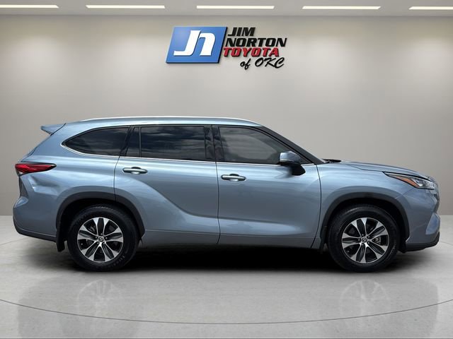 Used 2020 Toyota Highlander XLE FWD image 4