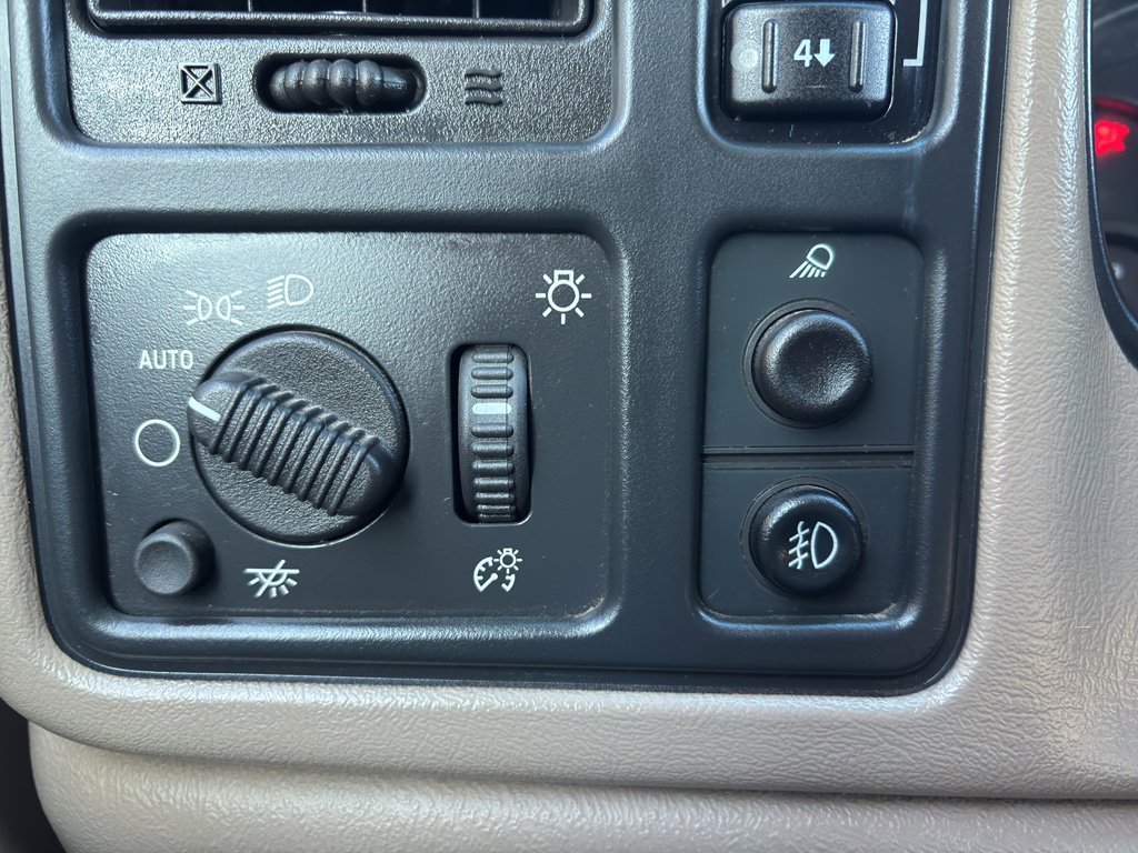 Used 2006 Chevrolet Silverado 2500 LT w/ Heavy-Duty Power Package image 26