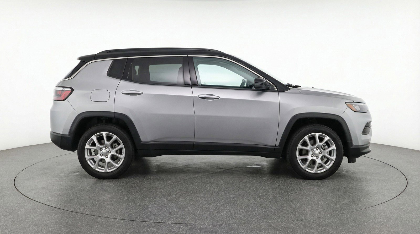 Used 2025 Jeep Compass Limited image 11