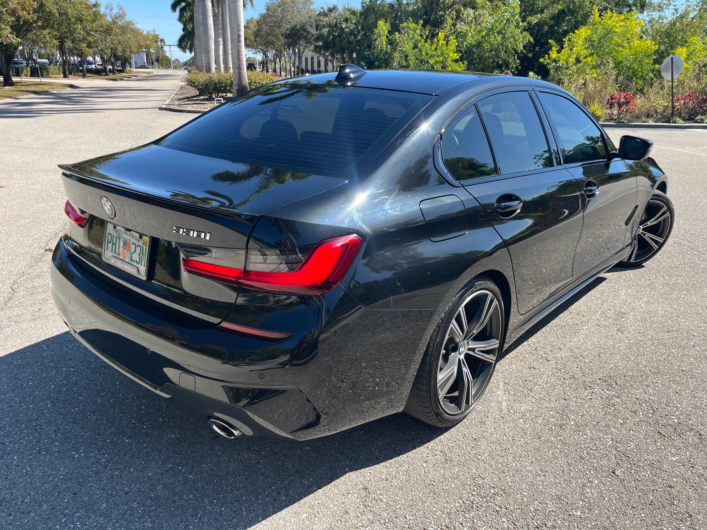 Used 2020 BMW 330i Sedan w/ M Sport Package image 4
