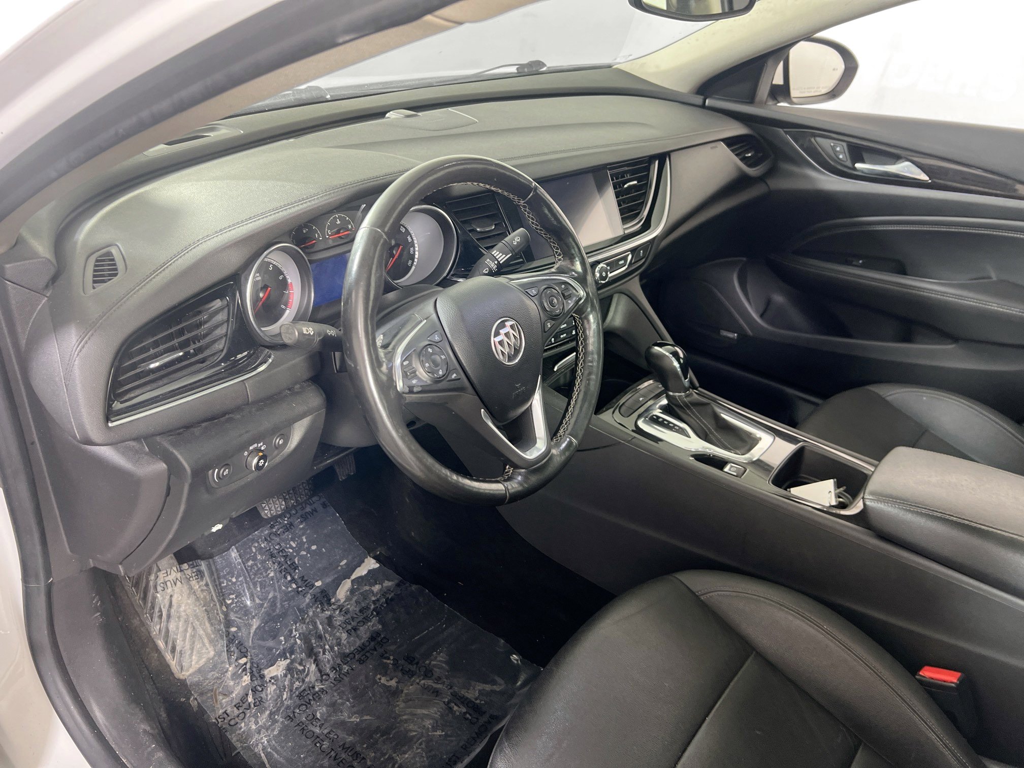 Used 2018 Buick Regal Essence w/ Driver Confidence Package #1 image 9