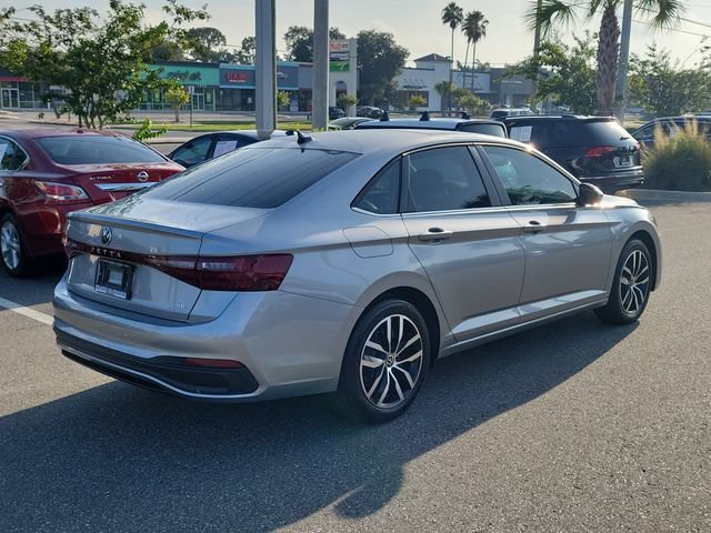 Used 2026 Volkswagen Jetta SE FWD image 4