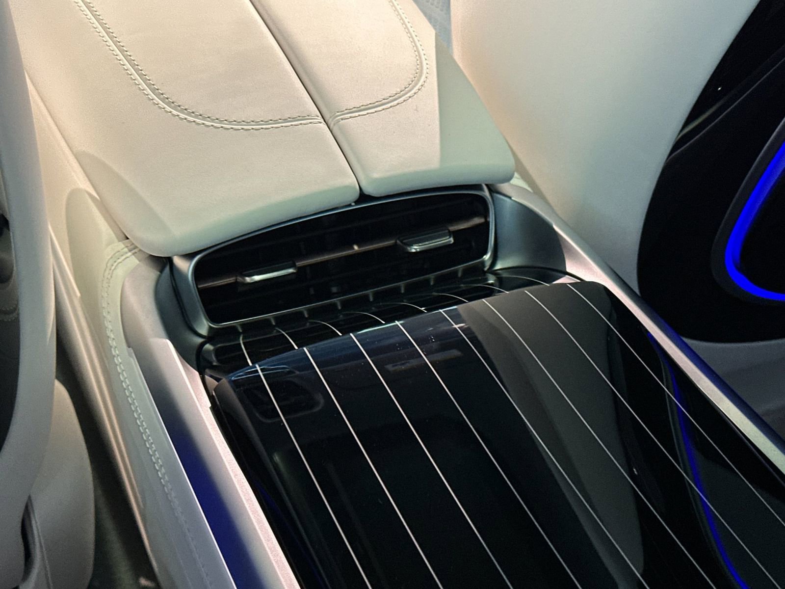 New 2025 Mercedes-Benz Maybach EQS 680 4MATIC image 12