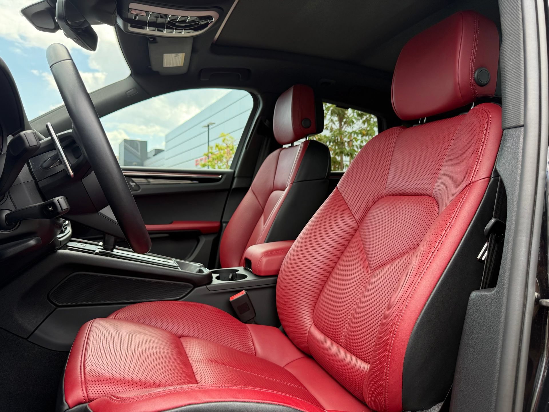 New 2025 Porsche Macan AWD/4WD image 5