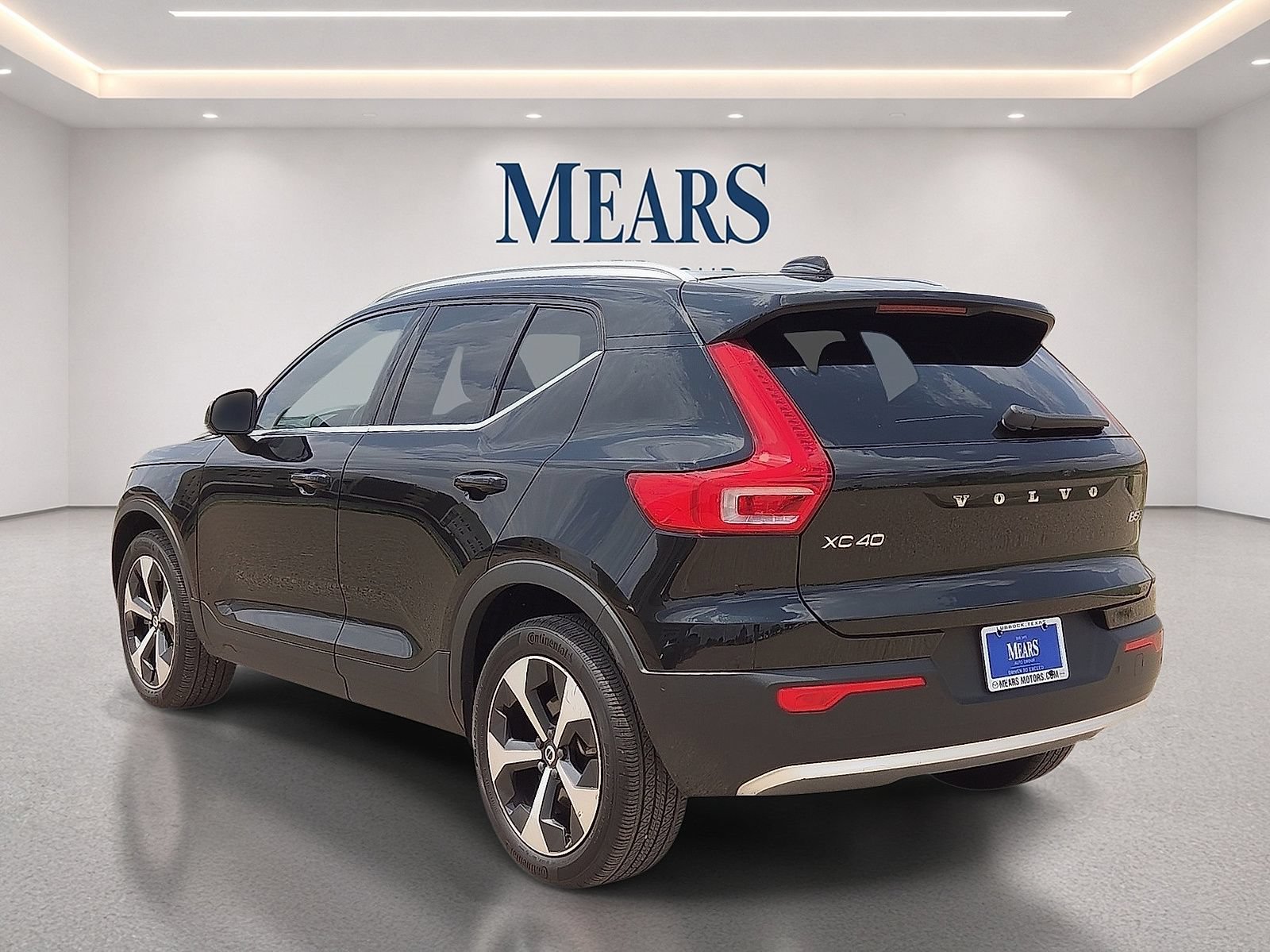 Used 2024 Volvo XC40 B5 Plus AWD/4WD image 3