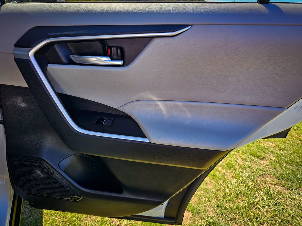 Used 2021 Toyota RAV4 XLE Premium image 43