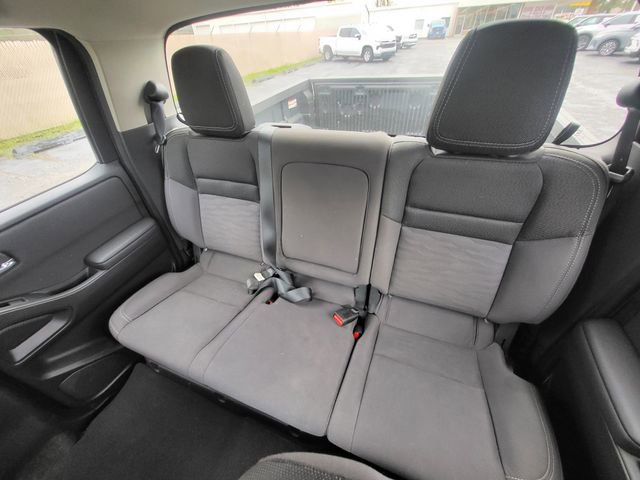 Used 2024 Nissan Frontier SV image 11