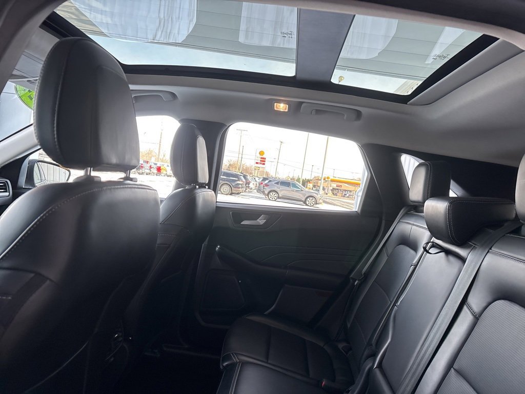 Used 2024 Ford Escape Platinum image 27