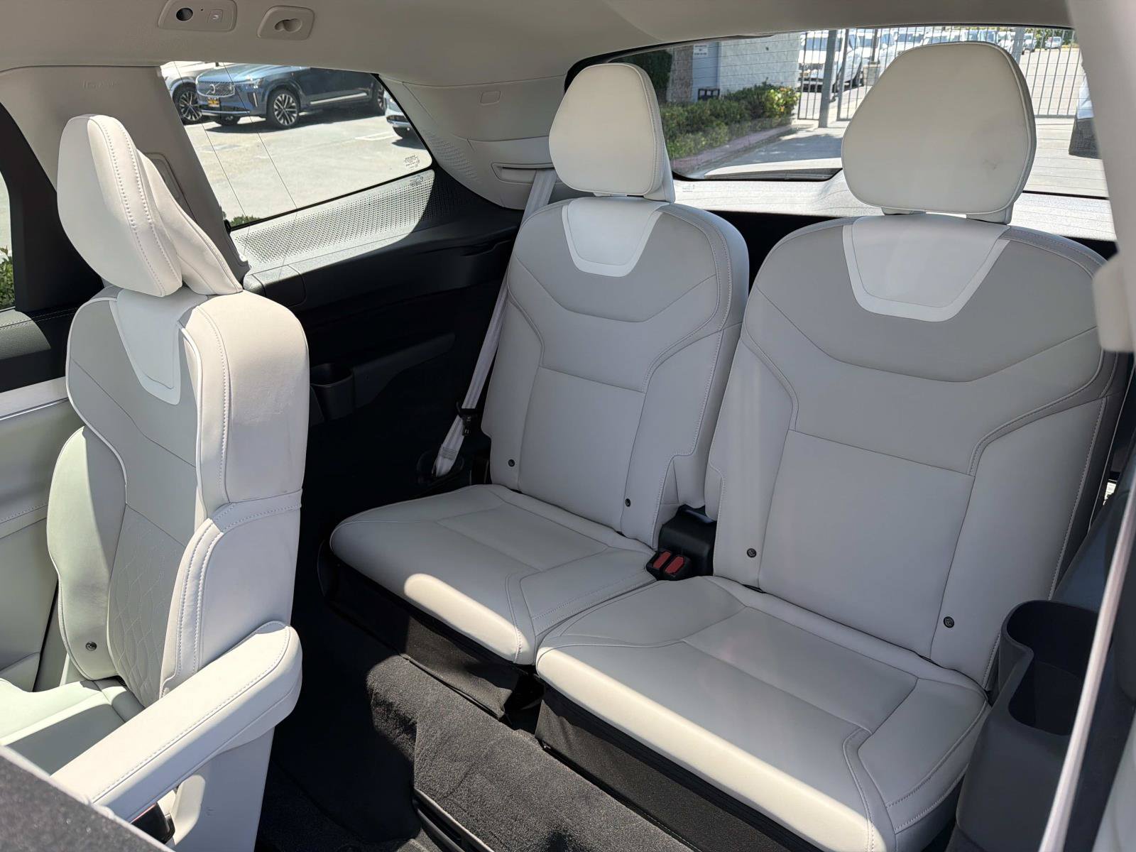 Certified 2025 Volvo EX90 Plus AWD/4WD image 23