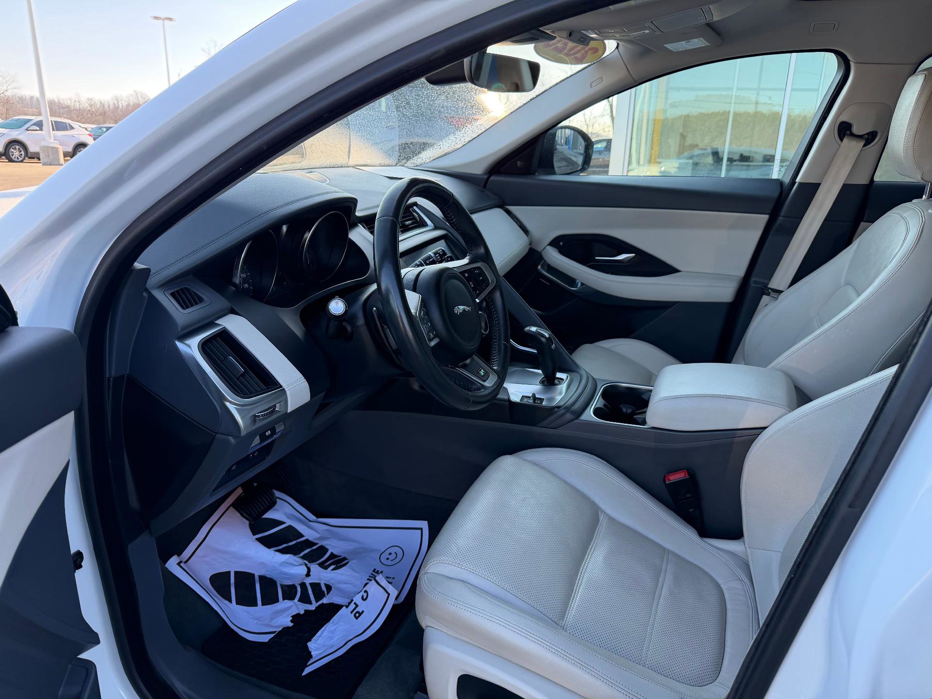 Used 2020 Jaguar E-PACE Sport Utility image 19