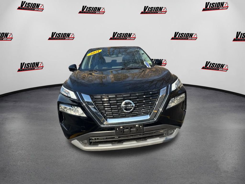Used 2021 Nissan Rogue SV image 2