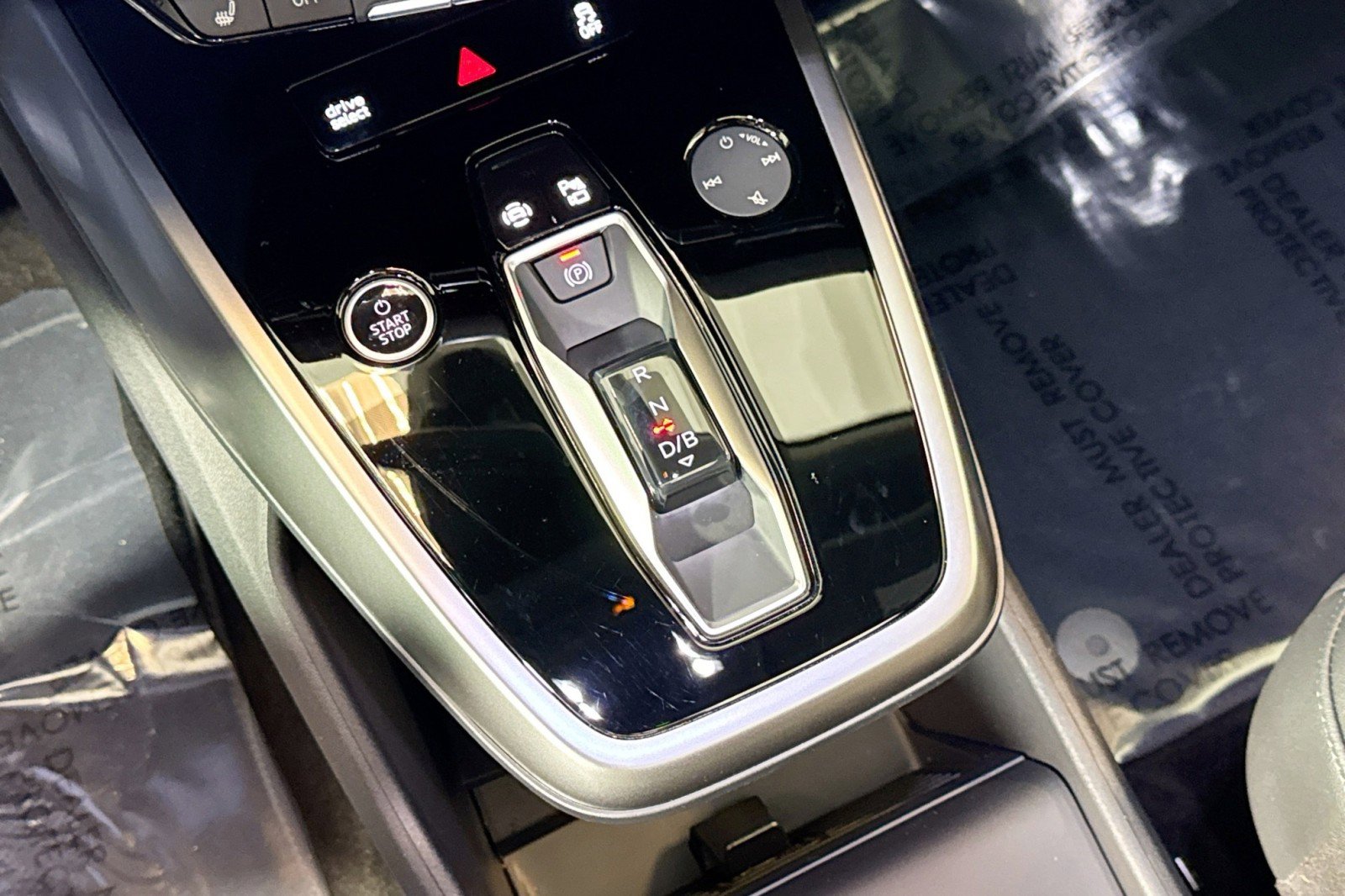 Used 2024 Audi Q4 e-tron Premium Plus image 30