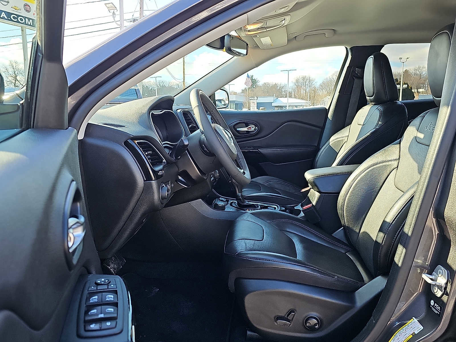 Used 2023 Jeep Cherokee Altitude Lux image 14