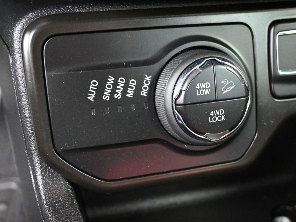 Used 2020 Jeep Renegade Trailhawk w/ UConnect 8.4 Nav Group image 17