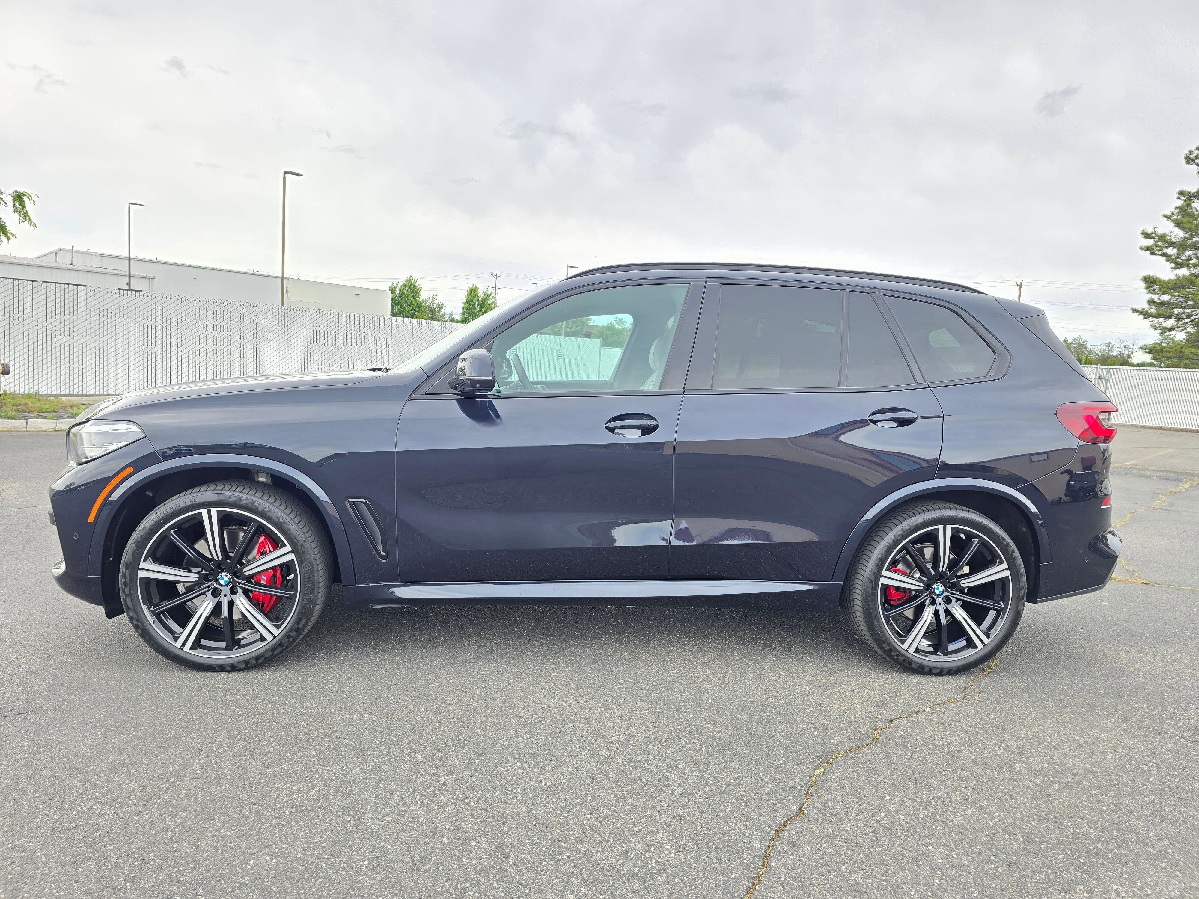 Certified 2023 BMW X5 xDrive40i w/ M Sport Package AWD/4WD image 3