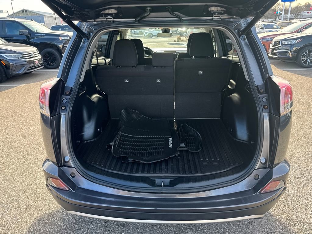 Used 2018 Toyota RAV4 XLE image 7
