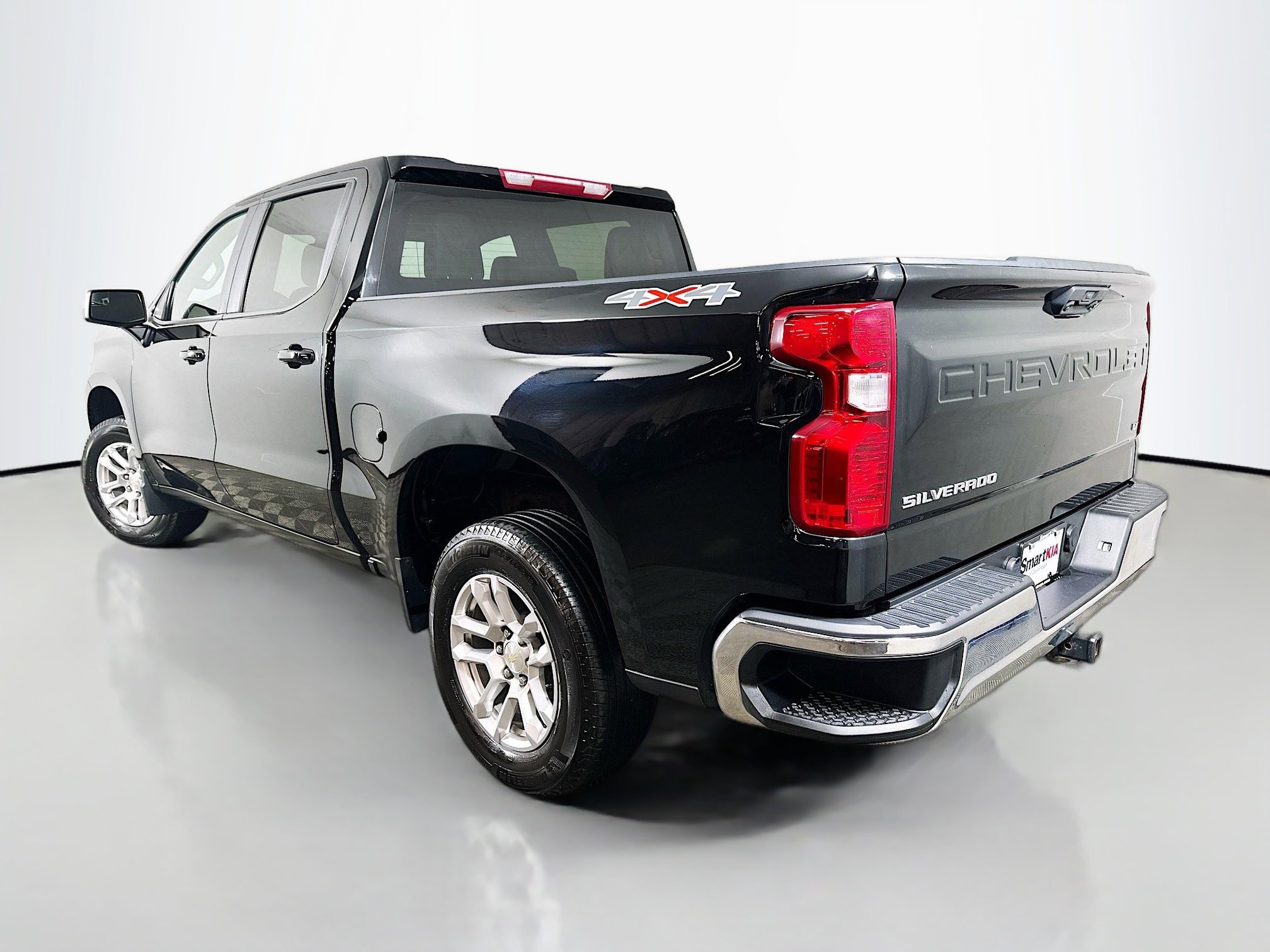 Used 2023 Chevrolet Silverado 1500 LT AWD/4WD image 5