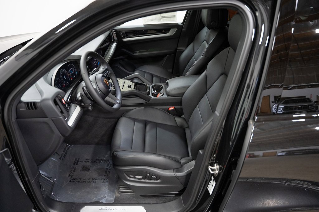 Used 2024 Porsche Cayenne image 23