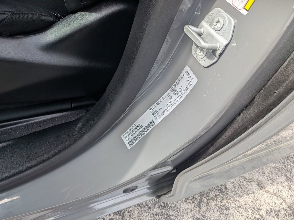 Used 2025 Chrysler Pacifica Select image 31