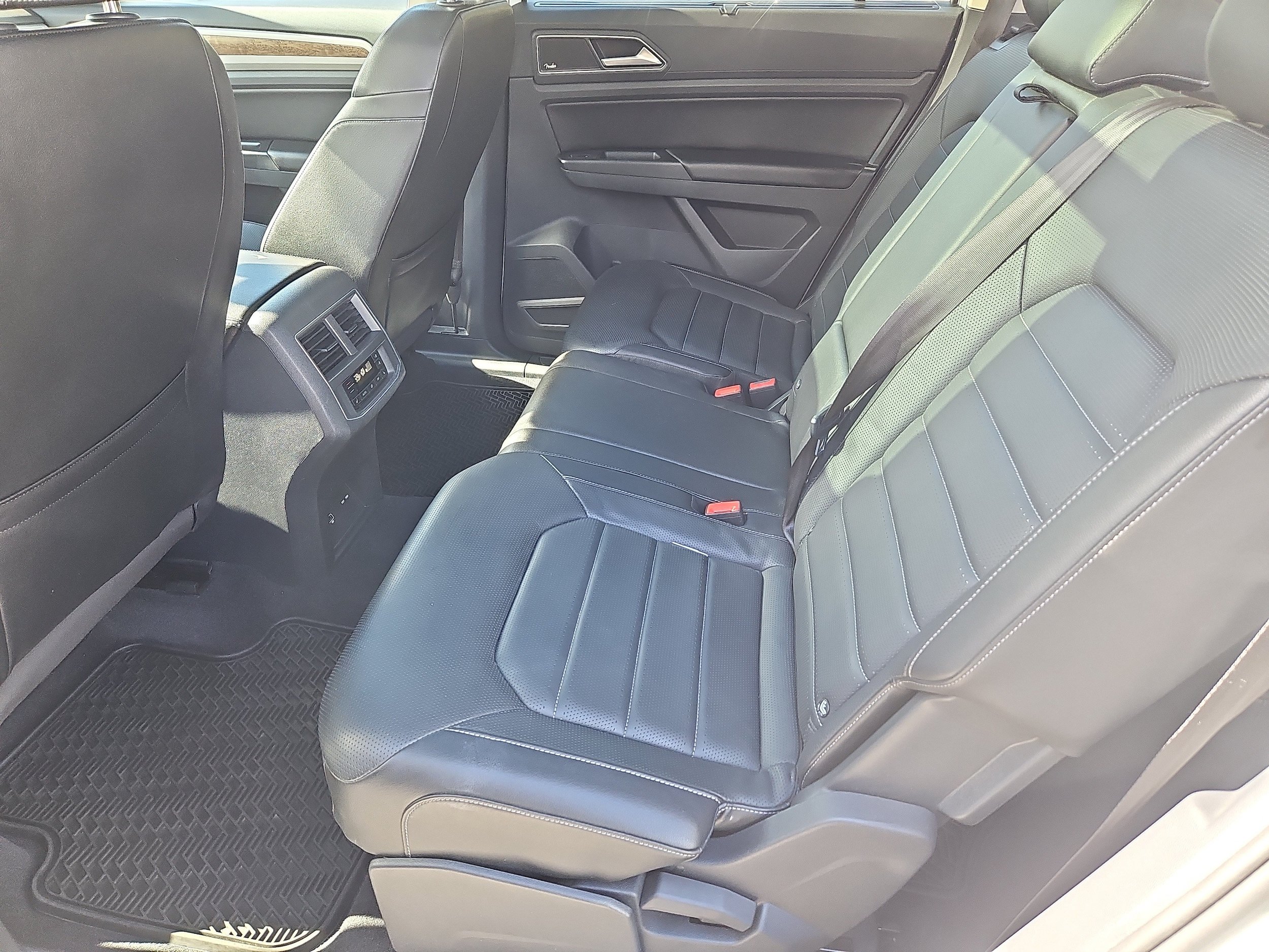 Used 2018 Volkswagen Atlas SEL Premium AWD/4WD image 35