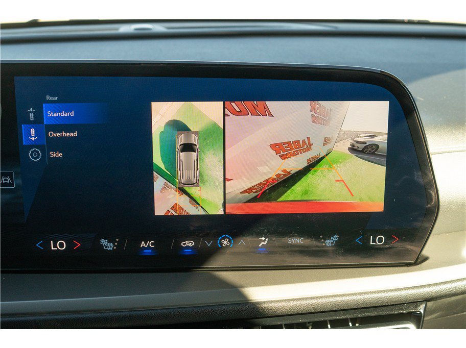 Used 2024 Chevrolet Traverse LT w/ Midnight/Sport Edition FWD image 32