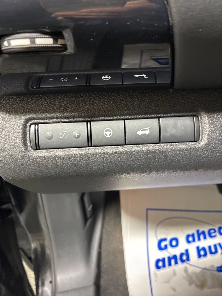 Used 2025 Nissan Pathfinder SV AWD/4WD image 14
