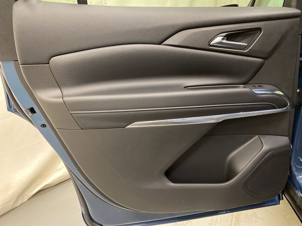 New 2026 Chevrolet Traverse LT w/ Sun and Wheel Package AWD/4WD image 12