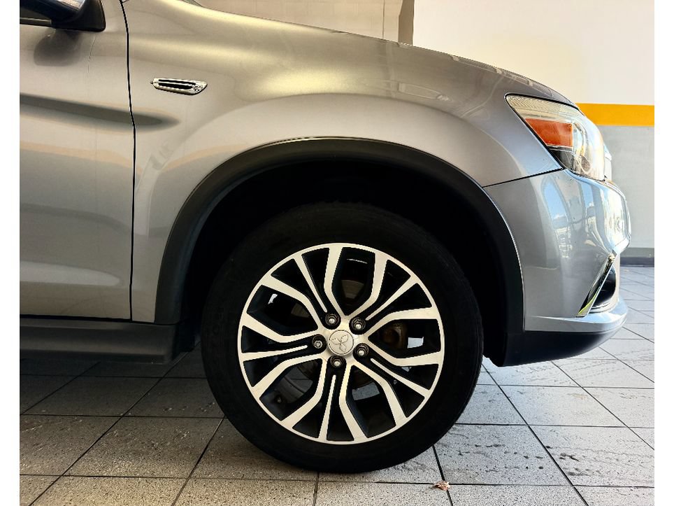 Used 2017 Mitsubishi Outlander Sport ES AWD/4WD image 5