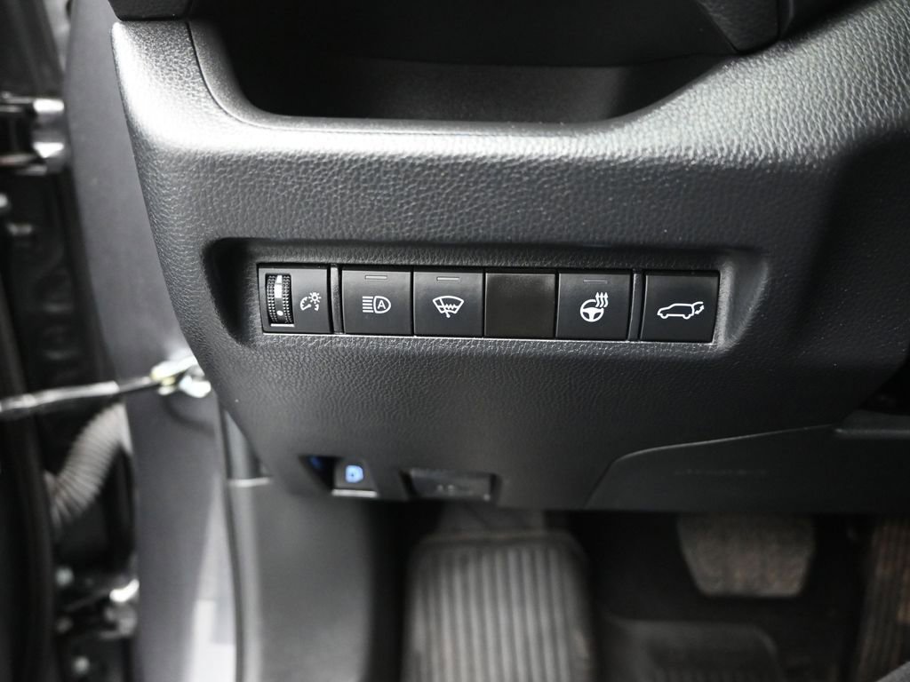 Used 2022 Toyota RAV4 XLE Premium AWD/4WD image 13