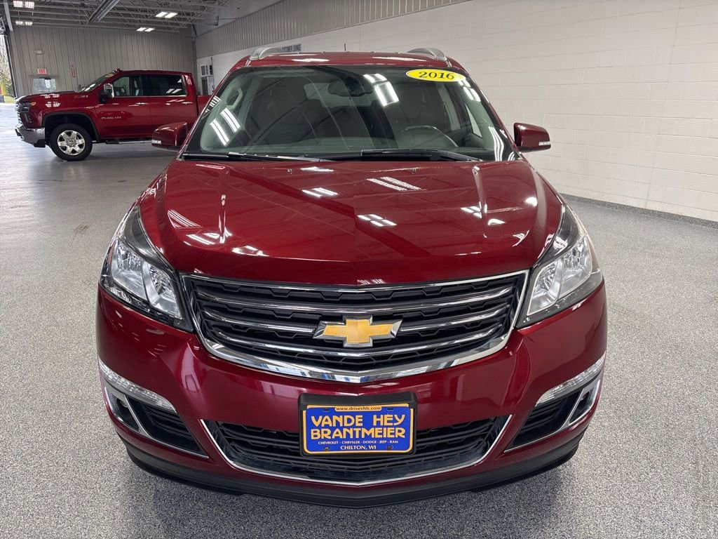 Used 2016 Chevrolet Traverse LT w/ Style and Technology Package image 2