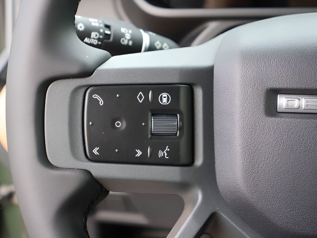 New 2026 Land Rover Defender 110 X-Dynamic SE image 31