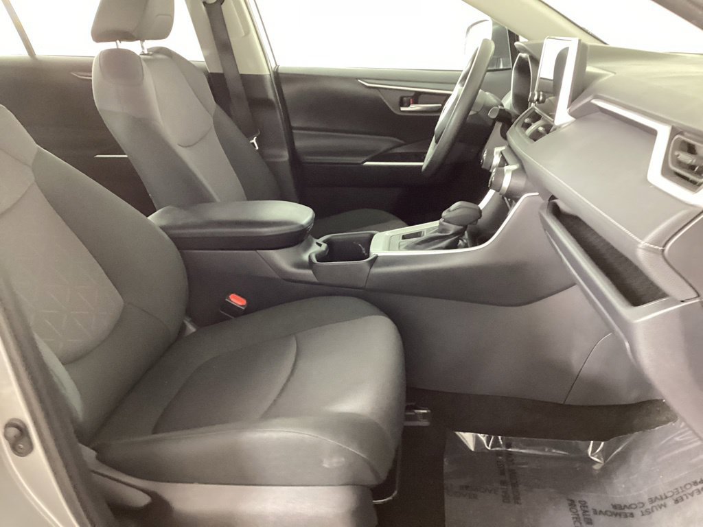 Used 2025 Toyota RAV4 XLE AWD/4WD image 23