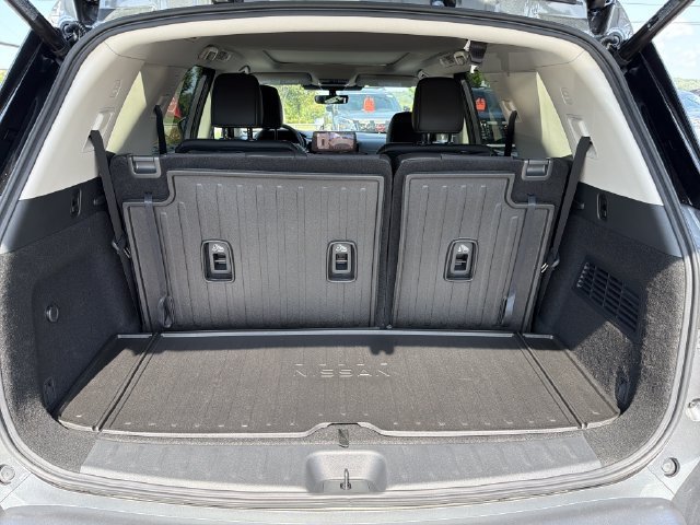New 2026 Nissan Pathfinder Platinum AWD/4WD image 21