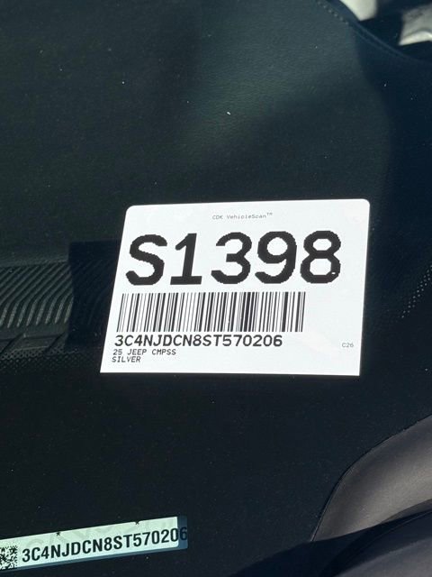 Used 2025 Jeep Compass Limited image 33