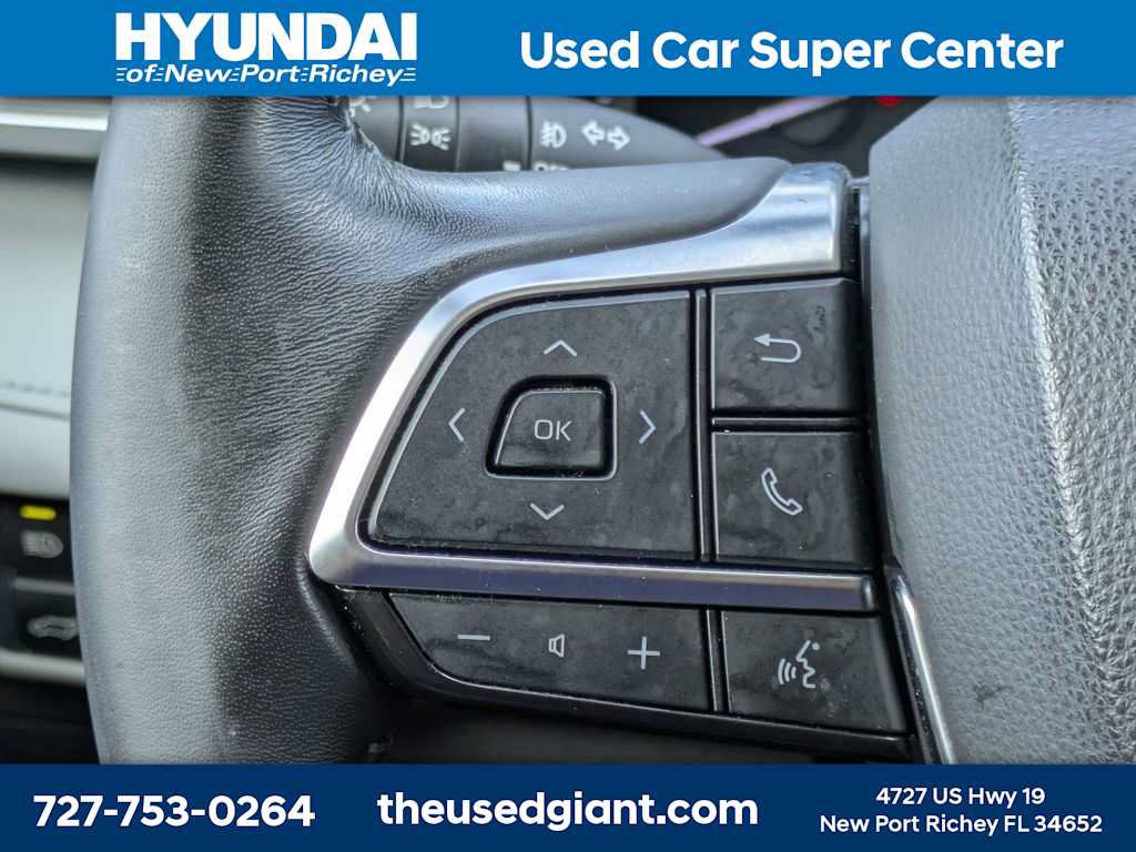 Used 2021 Toyota Highlander XLE AWD/4WD image 38