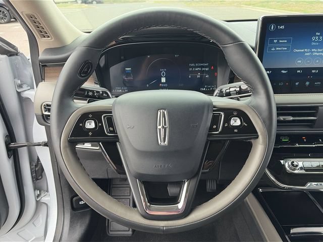 Used 2025 Lincoln Corsair Reserve w/ Towing Package AWD/4WD image 23