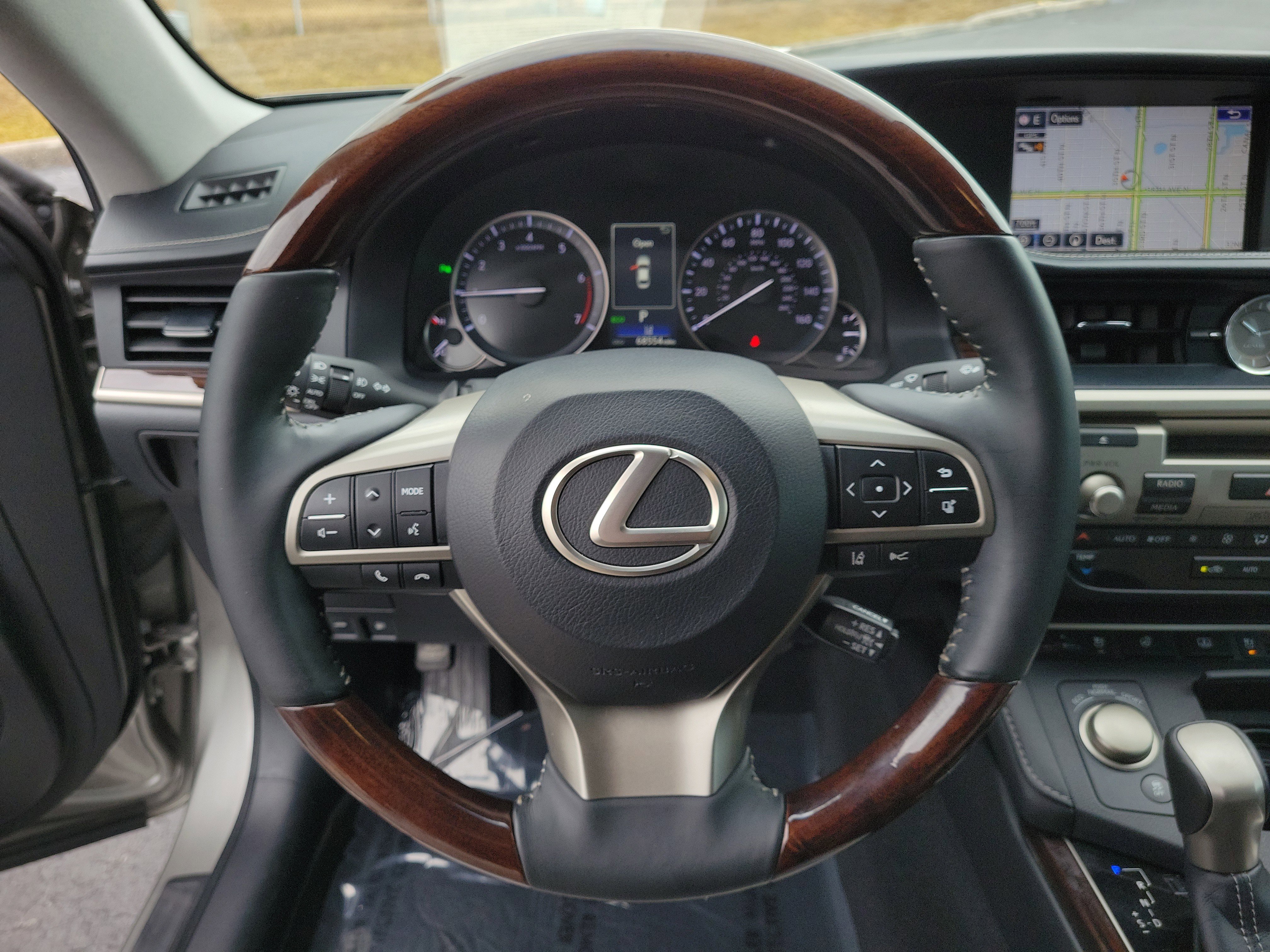 Used 2016 Lexus ES 350 w/ Ultra Luxury Package image 29