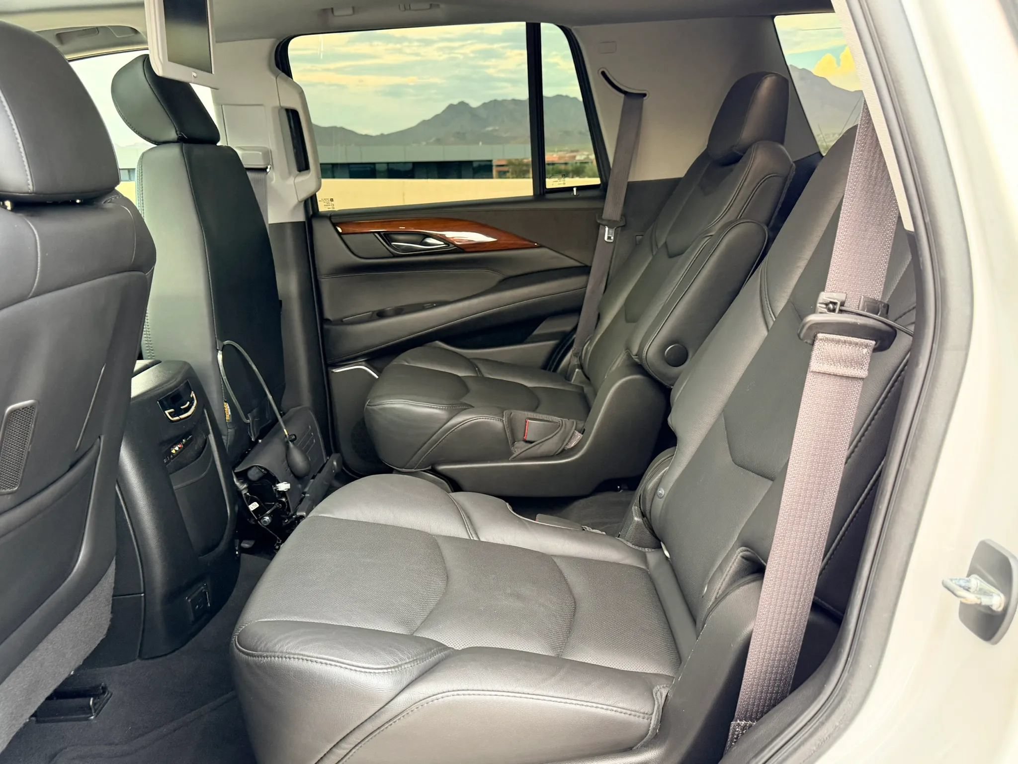 Used 2016 Cadillac Escalade Premium RWD image 13