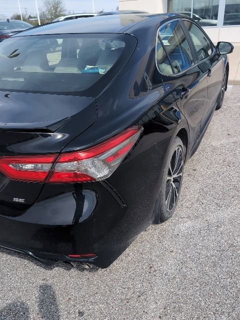 Used 2018 Toyota Camry SE image 4