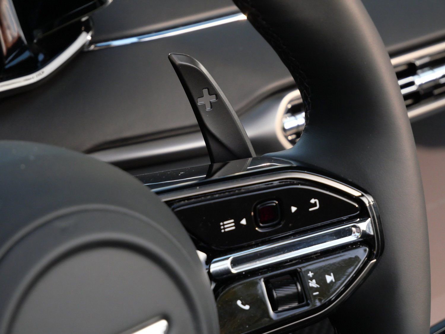 New 2026 Aston Martin Vanquish Convertible image 17