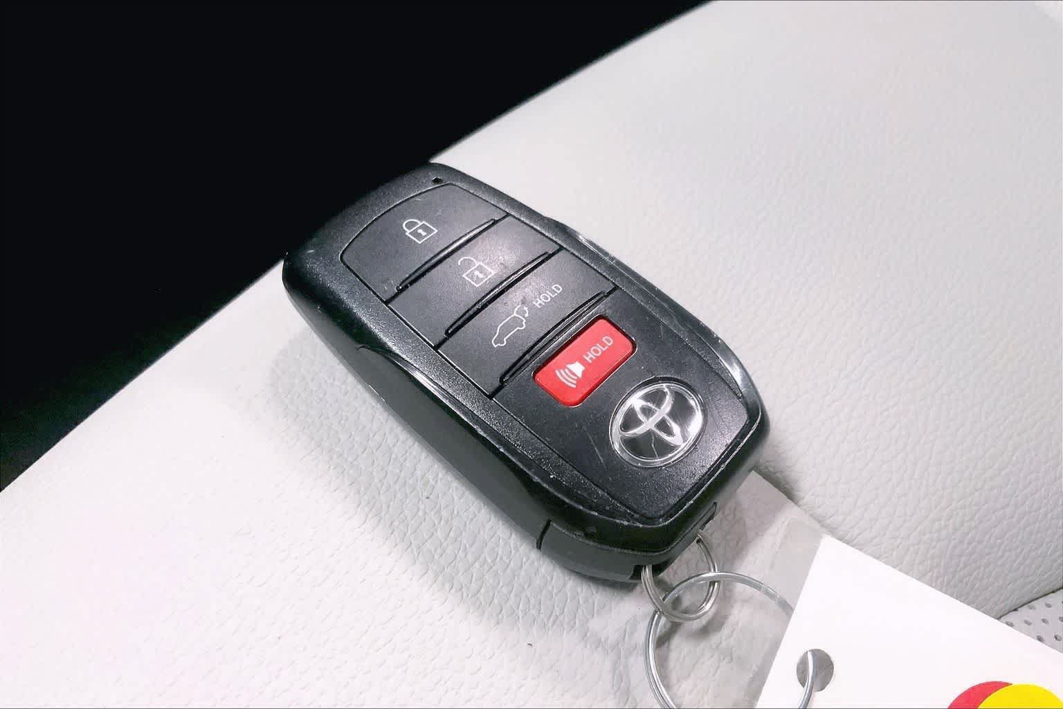 Used 2025 Toyota Grand Highlander AWD image 17