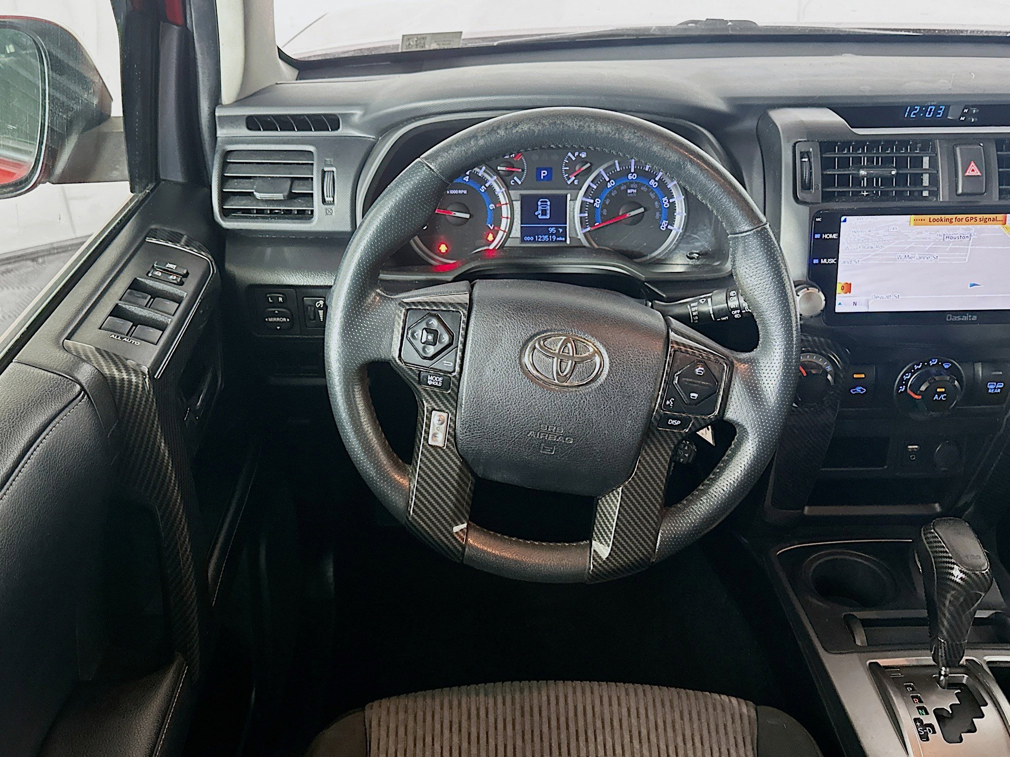 Used 2018 Toyota 4Runner SR5 AWD/4WD image 17
