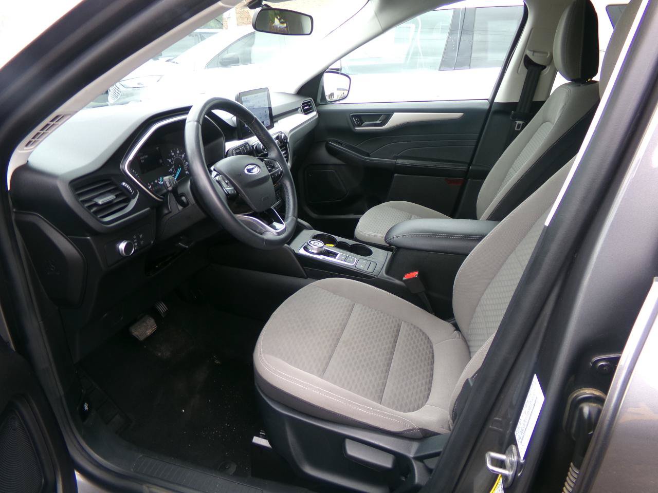 Used 2022 Ford Escape SE w/ SE Sport Appearance Package AWD/4WD image 11