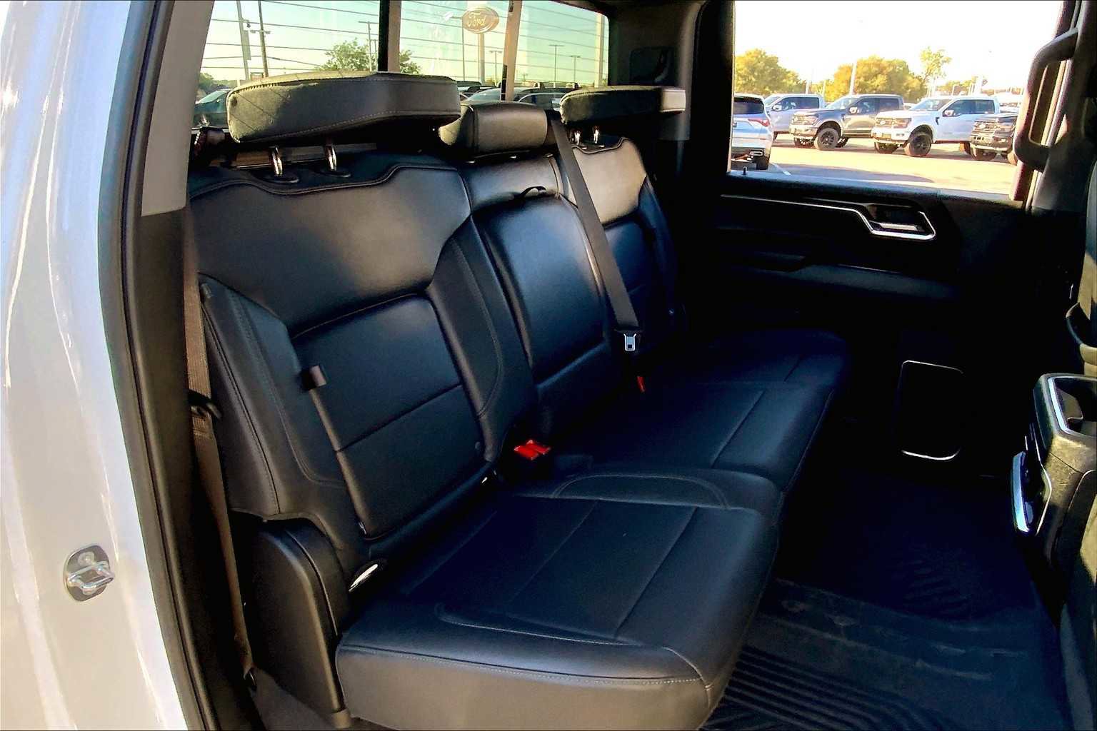 Used 2024 GMC Sierra 2500 SLT w/ SLT Premium Package image 31