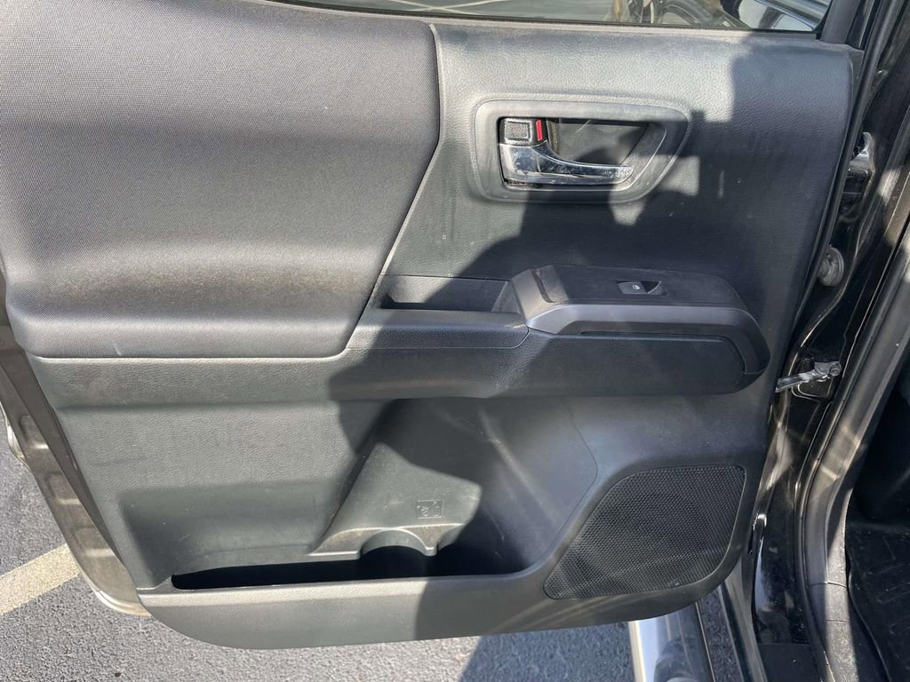 Used 2017 Toyota Tacoma TRD Sport image 20