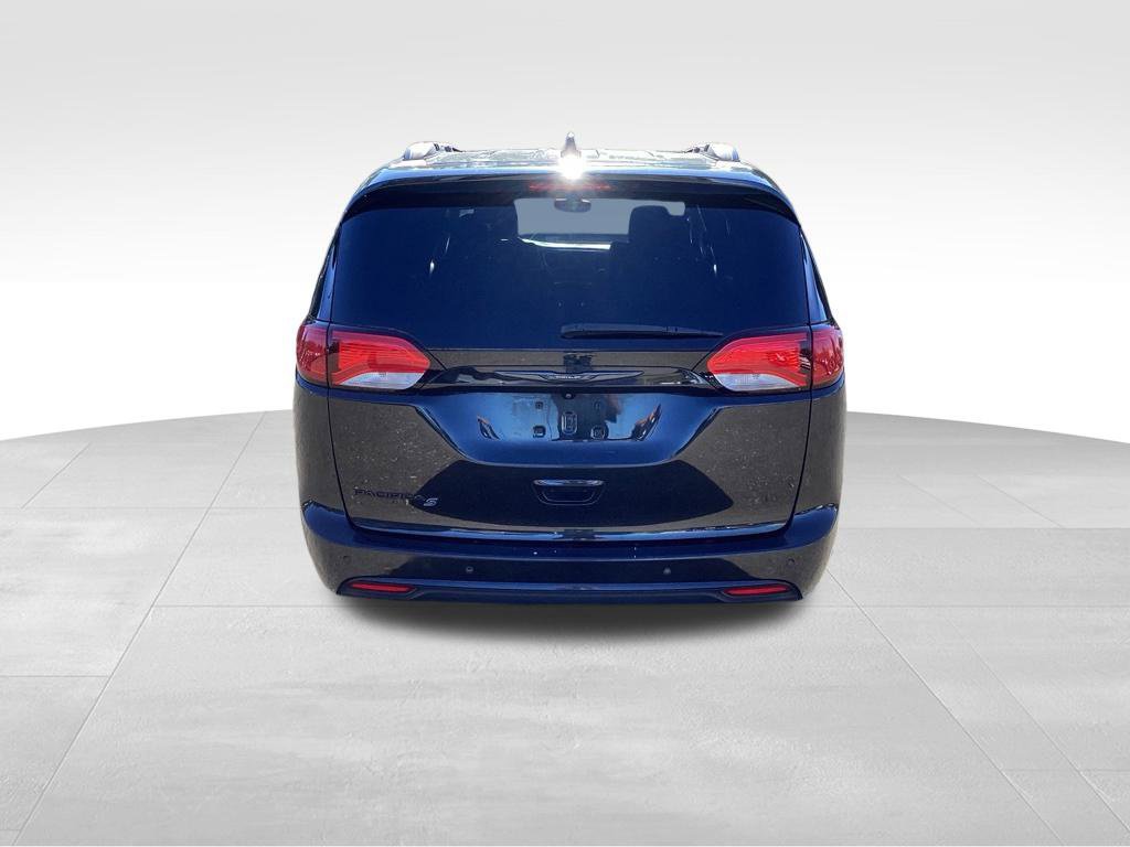 Used 2019 Chrysler Pacifica Touring-L w/ S Appearance Package FWD image 5