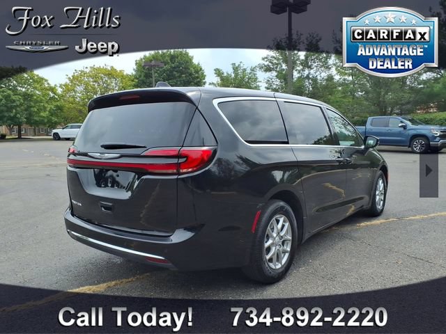 Used 2026 Chrysler Pacifica Select FWD image 9