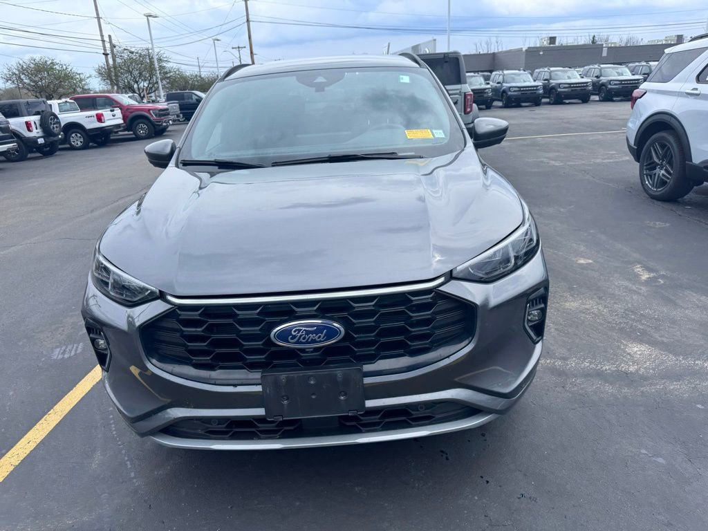 Used 2023 Ford Escape ST-Line Elite AWD/4WD image 2